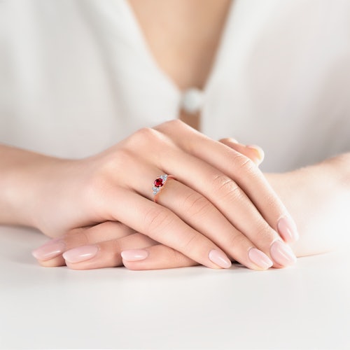 Pierścionek zaręczynowy Fairytale: różowe złoto, rubin